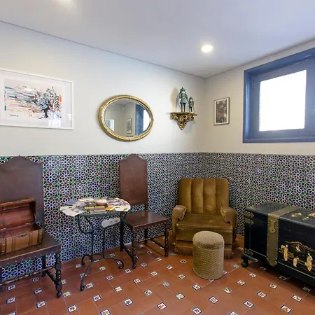 Friend & Family House Porto